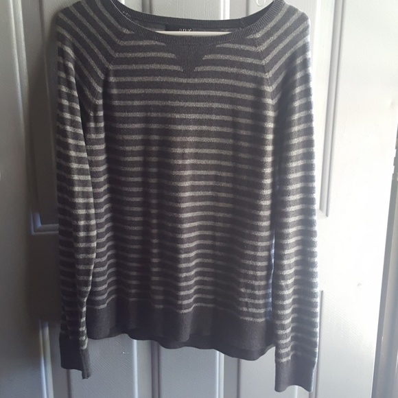 Top - Picture 2 of 4